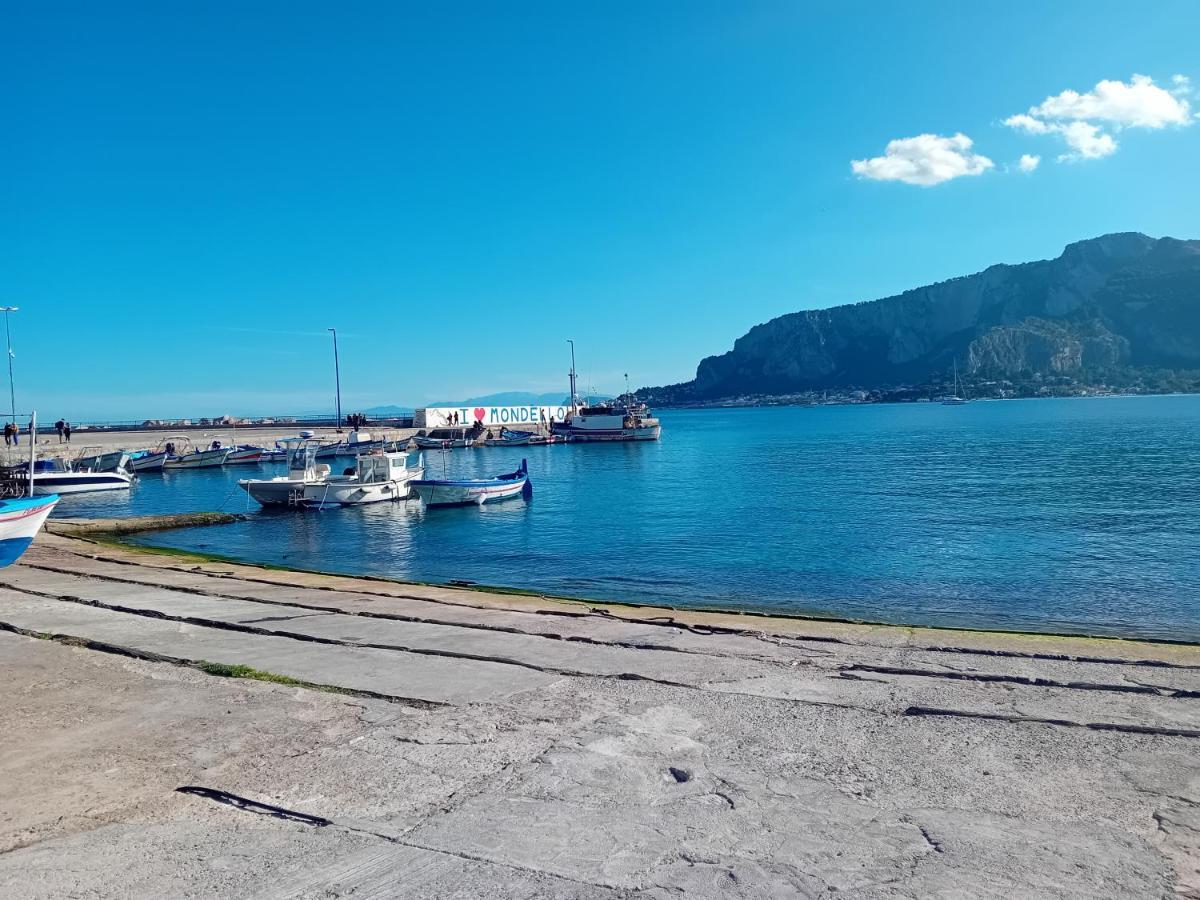 Beach House Mondello Bagian luar foto